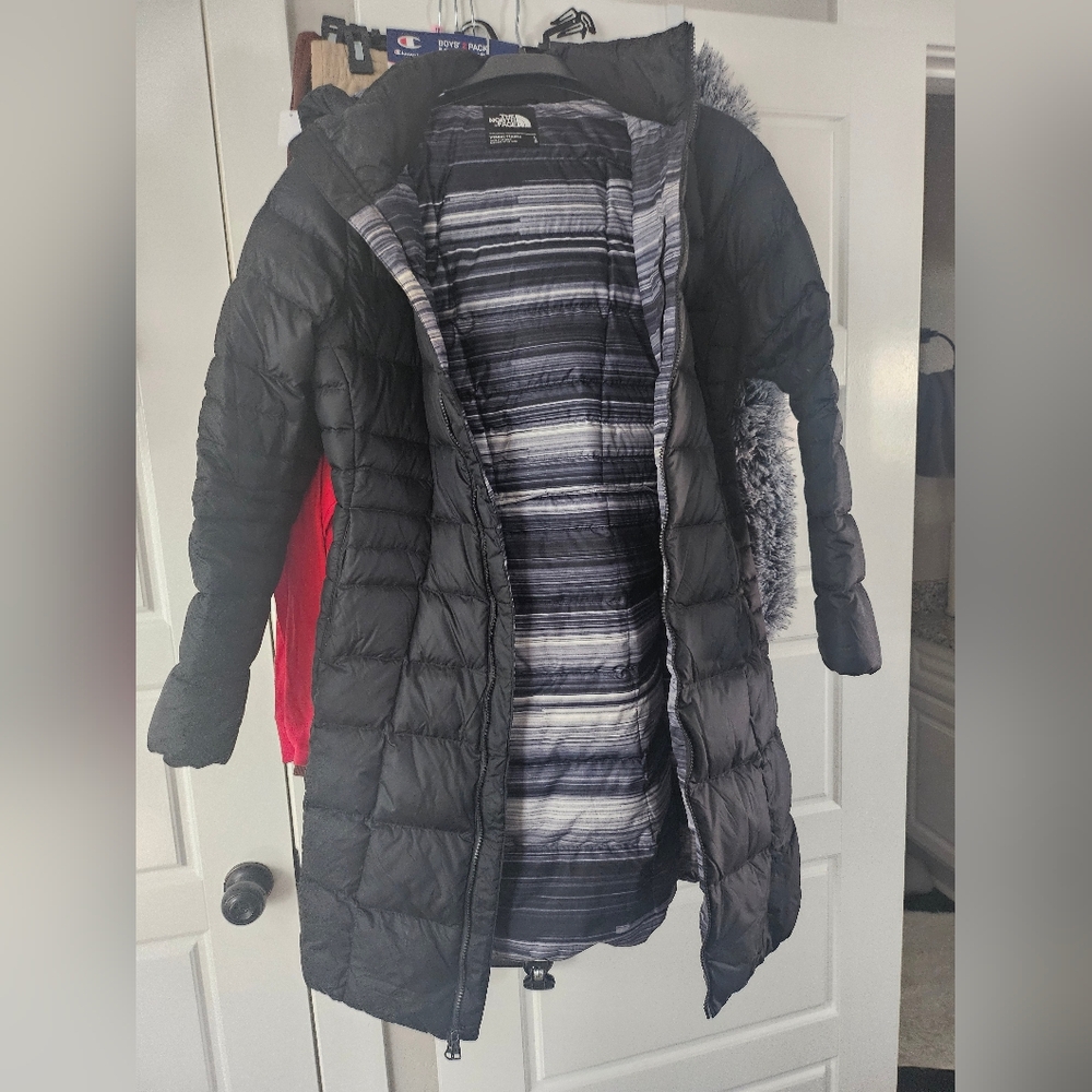 THE NORTH FACE Hooded parka, BLACK Size Large.  Excellent Condition.